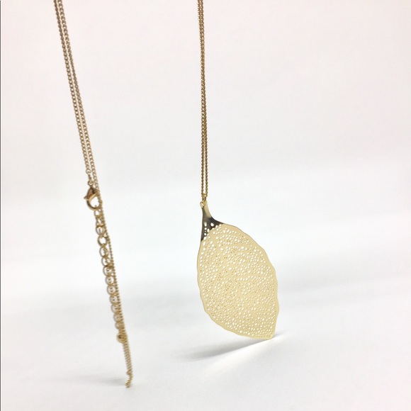 Large Long Leaf Gold Necklace - Picture 4 of 4